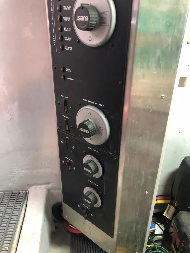 Slide: The Image of Meridian 580 Pilothouse 2007 - 156