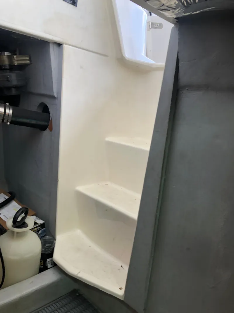 Slide: The Image of Meridian 580 Pilothouse 2007 - 159