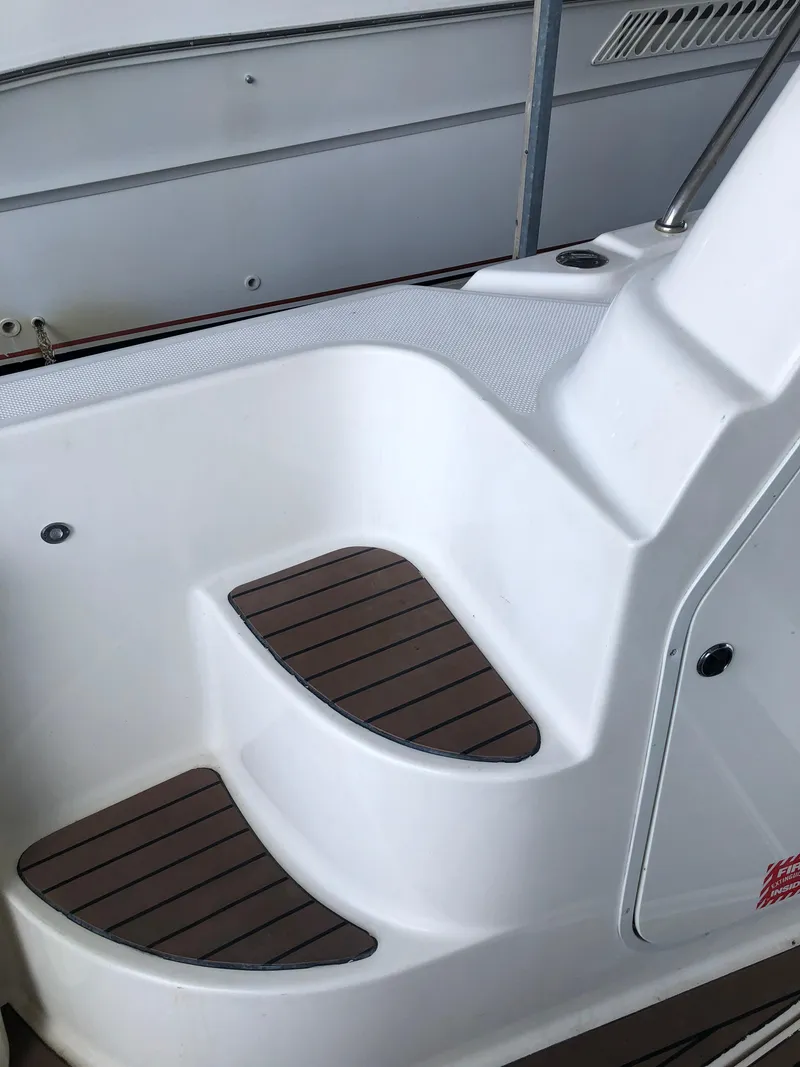 Slide: The Image of Meridian 580 Pilothouse 2007 - 160