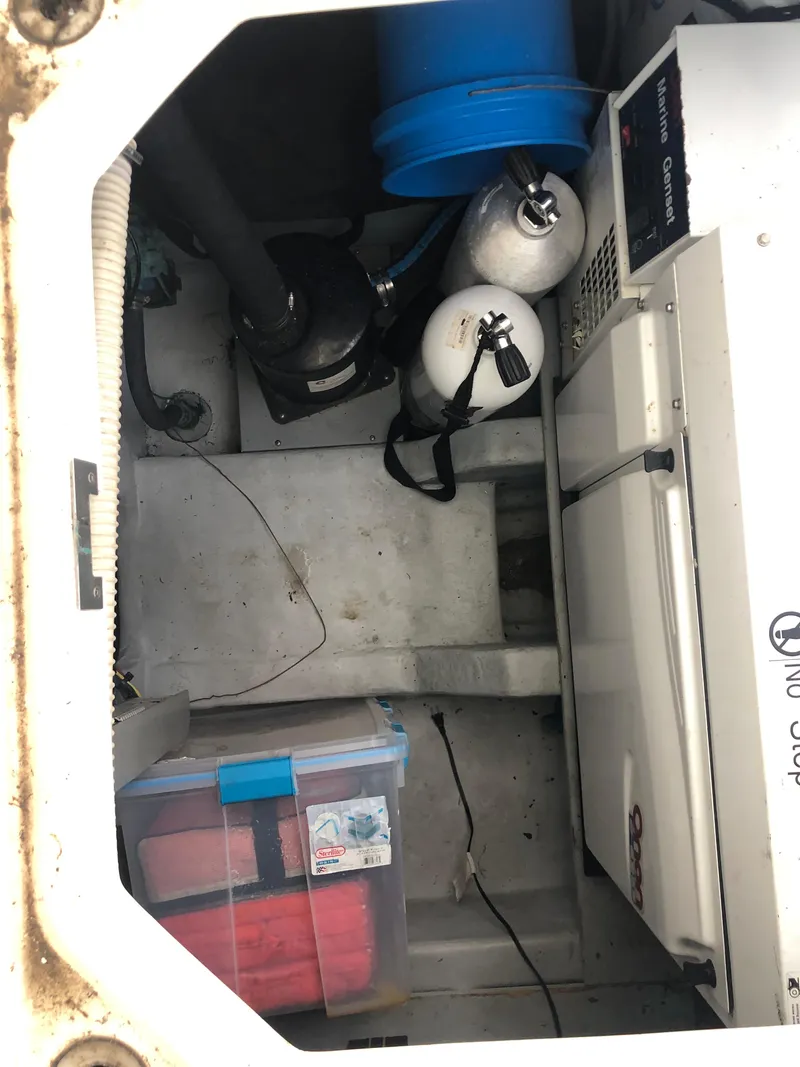 Slide: The Image of Meridian 580 Pilothouse 2007 - 164