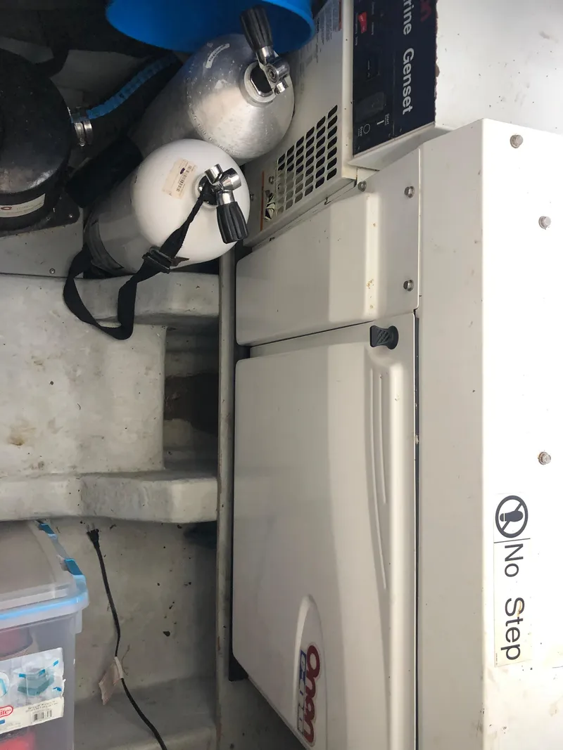 Slide: The Image of Meridian 580 Pilothouse 2007 - 165