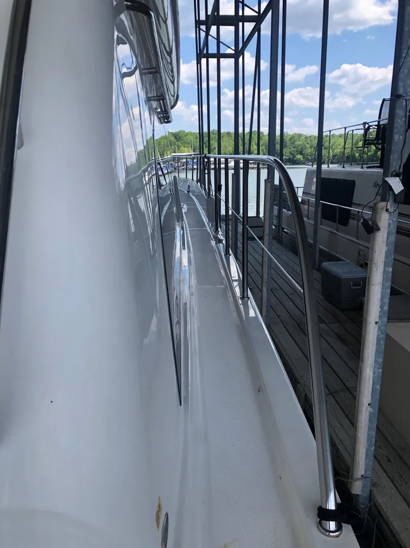 Slide: The Image of Meridian 580 Pilothouse 2007 - 172