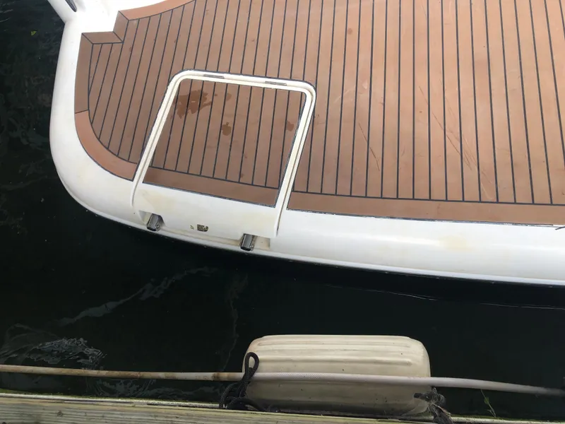 Slide: The Image of Meridian 580 Pilothouse 2007 - 176