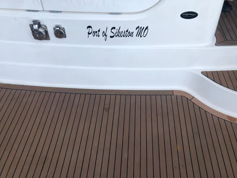 Slide: The Image of Meridian 580 Pilothouse 2007 - 178