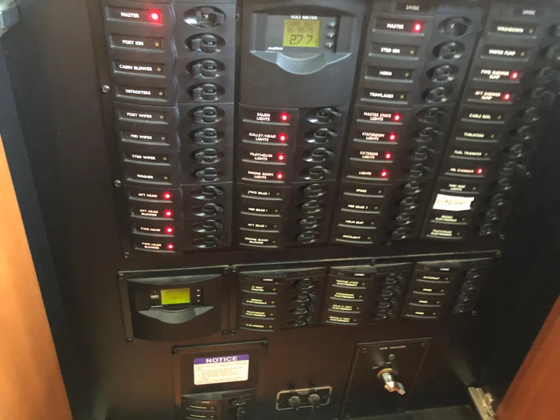 Slide: The Image of Meridian 580 Pilothouse 2007 - 181