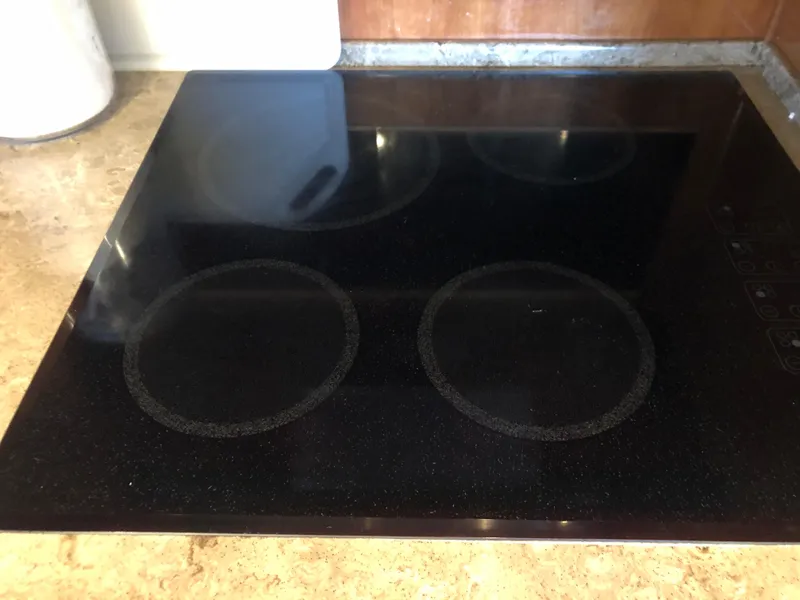 Slide: The Image of Glass ceramic cooktop on a 2007 Meridian 580 Pilothouse yacht. - 32