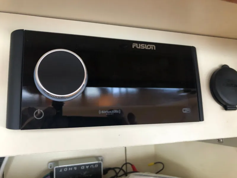 Slide: The Image of Meridian 580 Pilothouse 2007 - 58