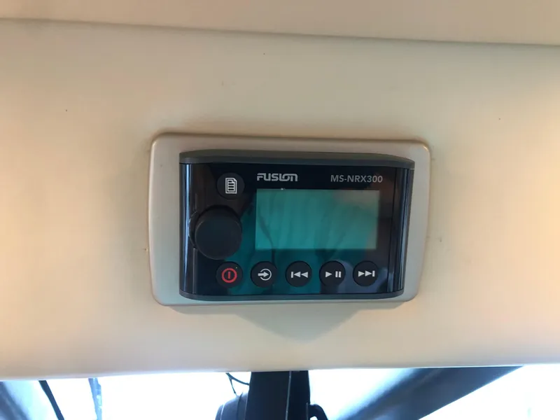 Slide: The Image of Meridian 580 Pilothouse 2007 - 59