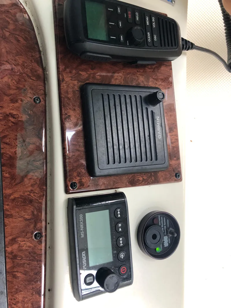 Slide: The Image of Meridian 580 Pilothouse 2007 - 65