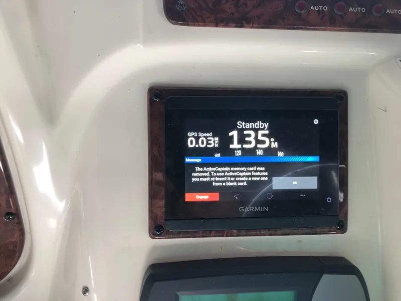 Slide: The Image of Meridian 580 Pilothouse 2007 - 75