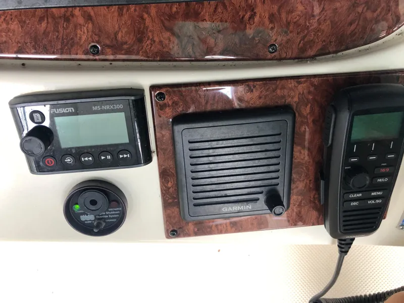 Slide: The Image of Meridian 580 Pilothouse 2007 - 76