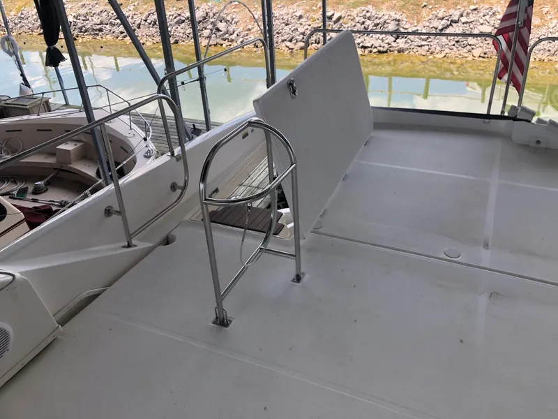 Slide: The Image of Meridian 580 Pilothouse 2007 - 86