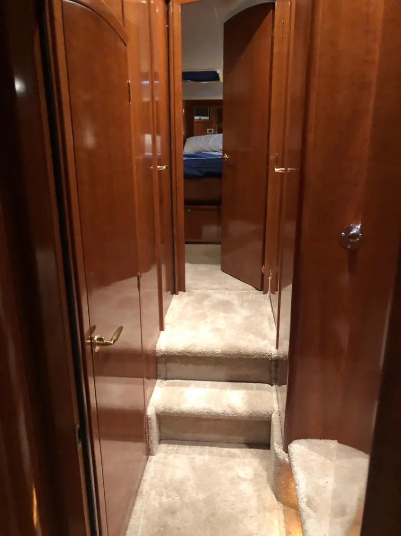 Slide: The Image of Meridian 580 Pilothouse 2007 - 92