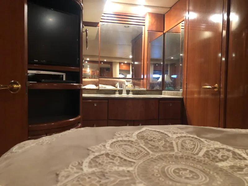 Slide: The Image of Meridian 580 Pilothouse 2007 - 94