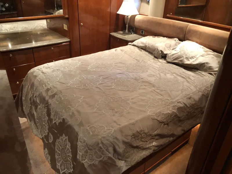 Slide: The Image of Meridian 580 Pilothouse 2007 - 95