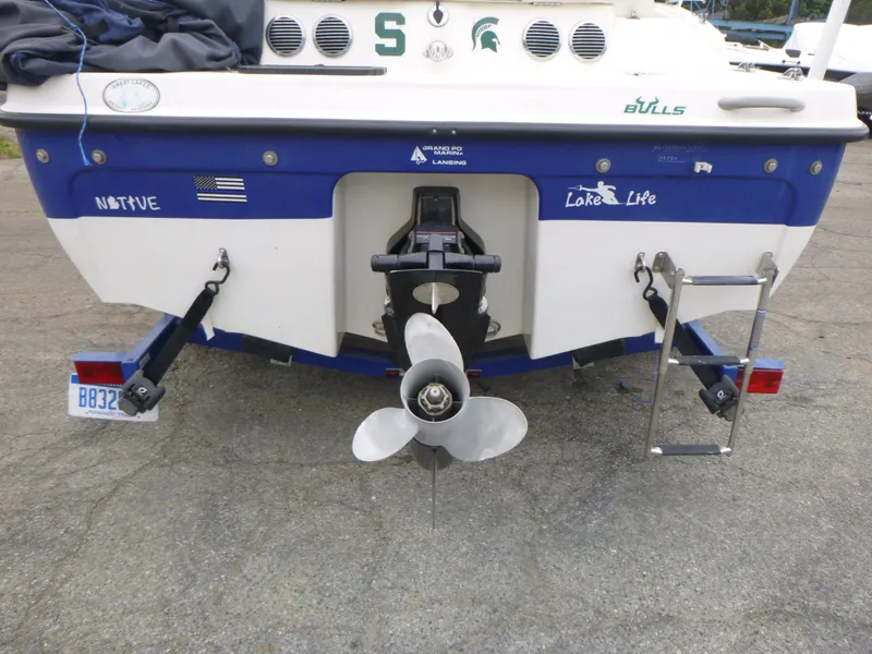Slide: The Image of 2007 Bayliner 197 Deck Boat rear view with propeller and ladder. - 5