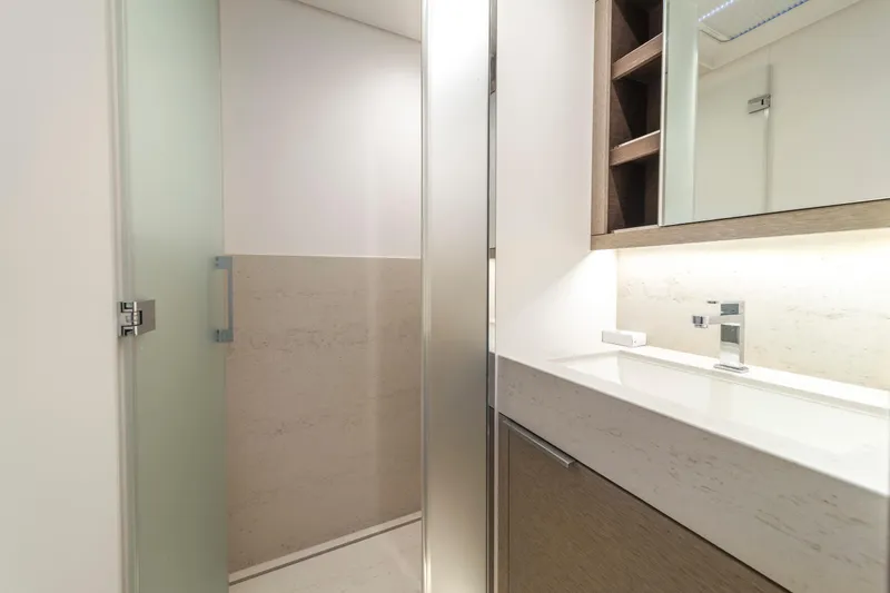 Slide: The Image of Lagoon SEVENTY 7 2020 - 70