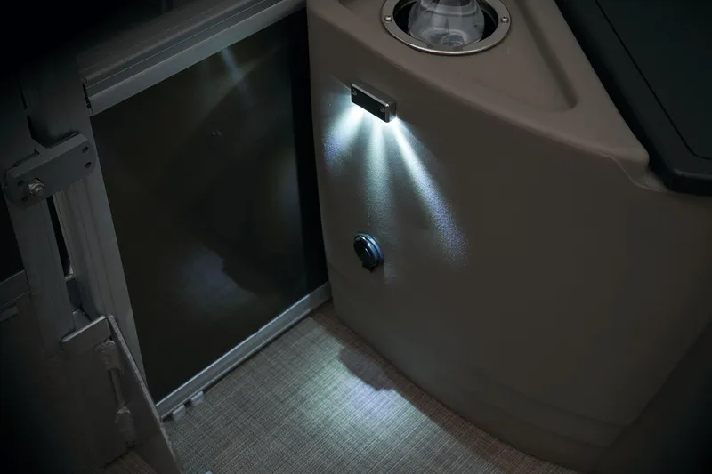 Slide: The Image of Sun Tracker Sportfish 24 XP3 - 41