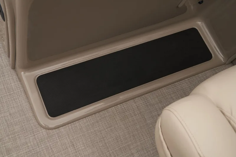 Slide: The Image of Sun Tracker Sportfish 24 XP3 - 33