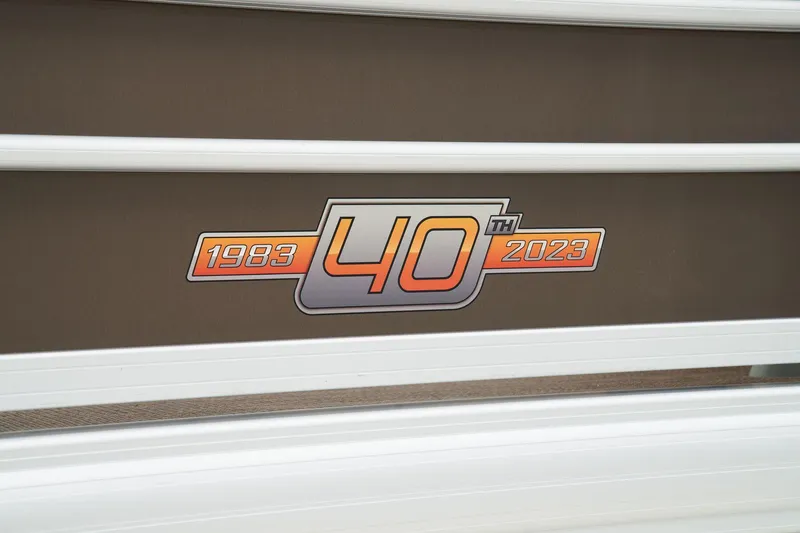 Slide: The Image of Sun Tracker Sportfish 24 XP3 - 53