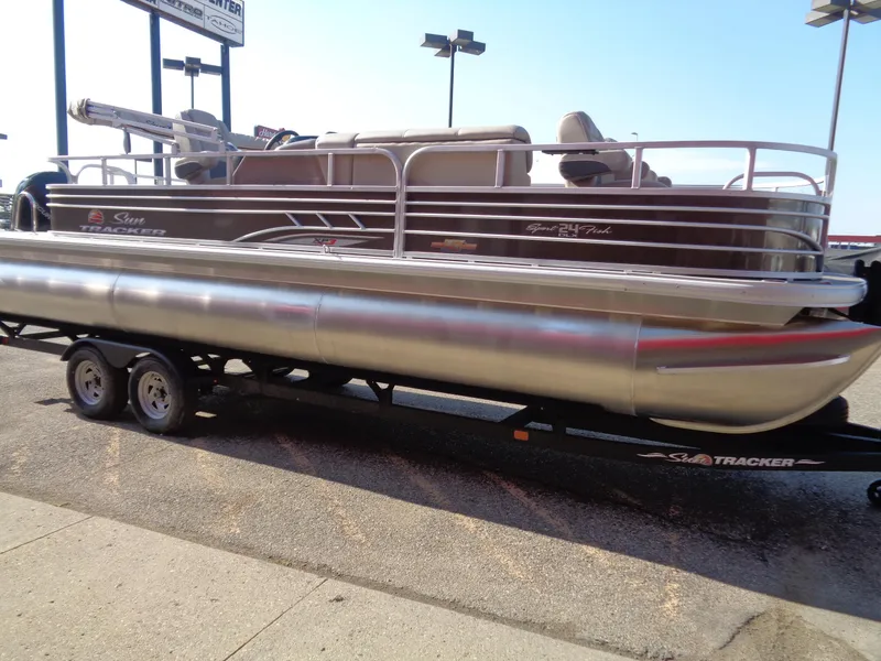 Slide: The Image of 2023 Sun Tracker Sportfish 24 XP3 pontoon boat on a trailer. - 4