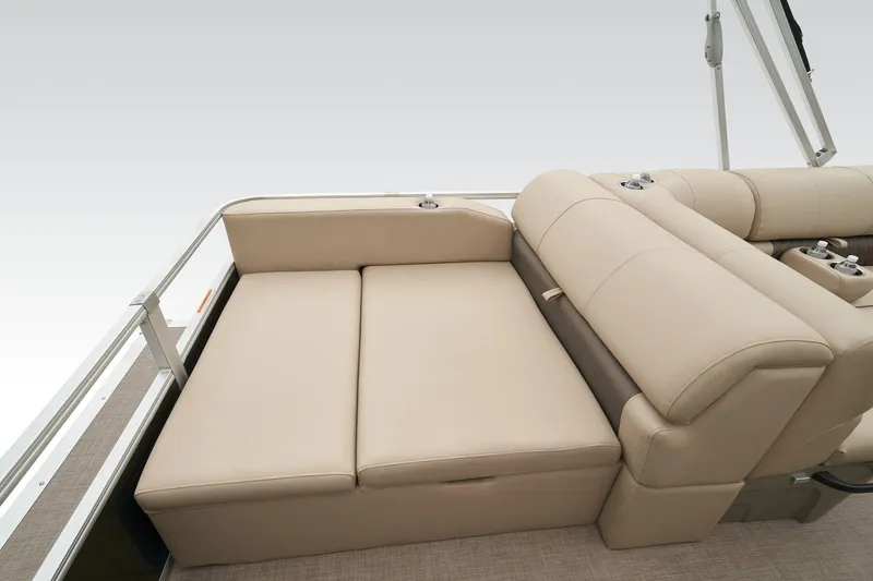 Slide: The Image of Sun Tracker Sportfish 24 XP3 - 51