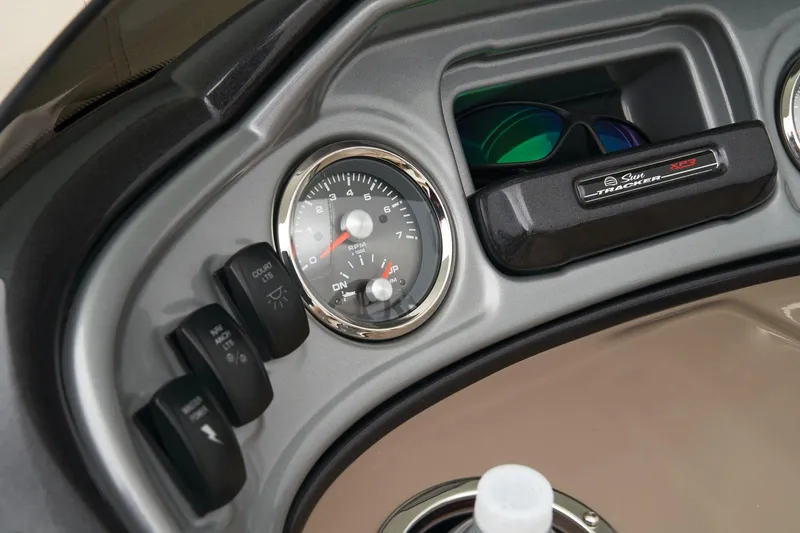 Slide: The Image of Sun Tracker Sportfish 24 XP3 - 23