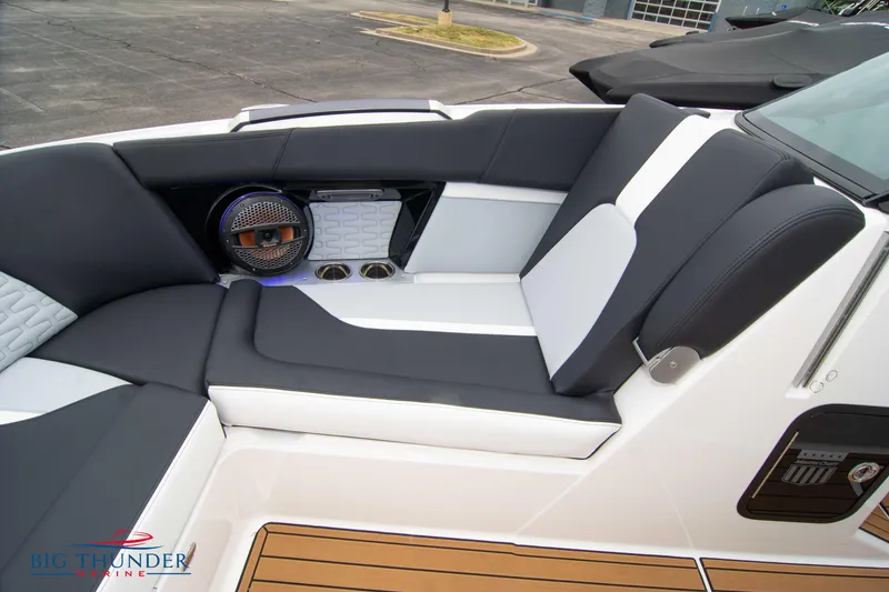 Slide: The Image of MasterCraft X24 2023 - 51