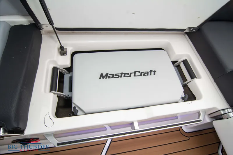 Slide: The Image of MasterCraft X24 2023 - 65