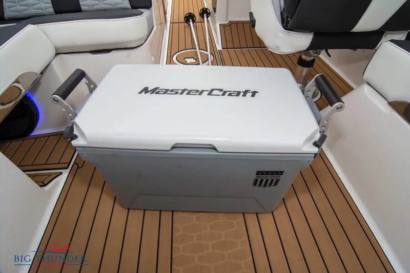 Slide: The Image of MasterCraft X24 2023 - 66