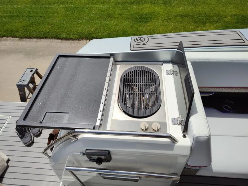 Slide: The Image of Outdoor grill on a 2017 Formula 430 Super Sport Crossover boat. - 39