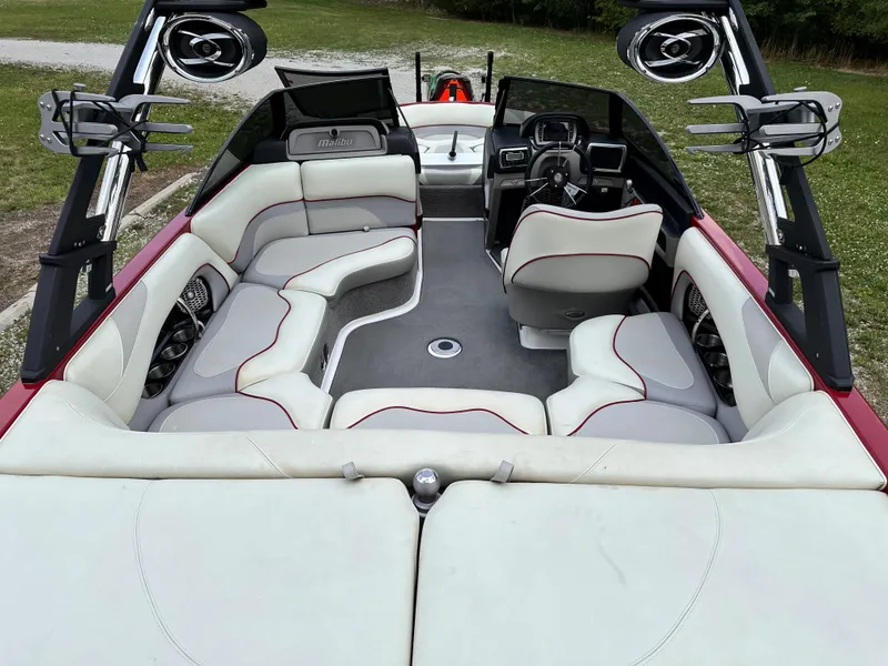Slide: The Image of 2014 Malibu VTX Wakesetter interior with white and gray seating. - 7