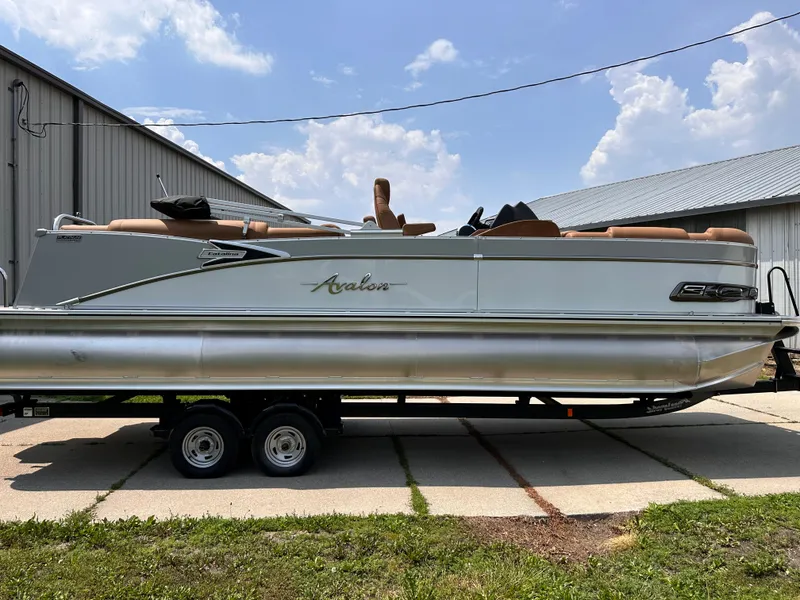 Slide: The Image of 2023 Avalon Catalina Quad Lounger 25 pontoon boat on a trailer. - 15