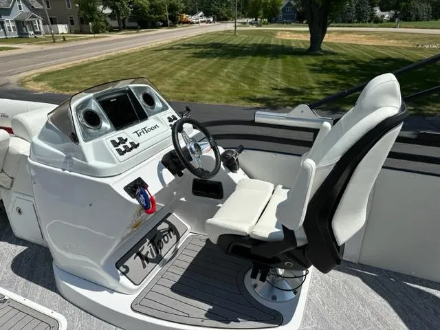 Slide: The Image of 2023 JC Neptoon 25 SB Sport boat interior with steering console and captain's chair. - 9