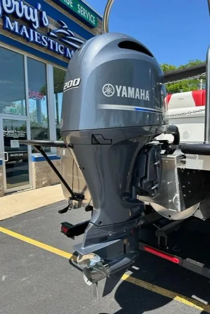 Slide: The Image of 2023 JC Neptoon 25 SB Sport with Yamaha 200 outboard motor at dealership. - 23
