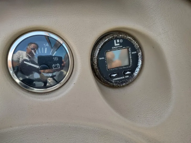 Slide: The Image of Dashboard gauges of a 1997 Sea Ray 240 SIGNATURE boat. - 13