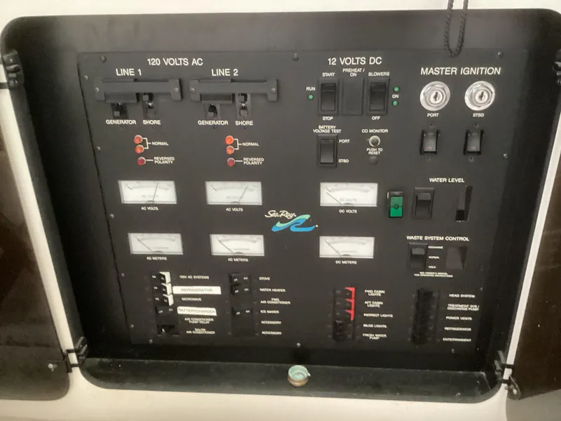 Slide: The Image of Control panel of a 1994 Sea Ray 370 Sedan Bridge boat. - 6