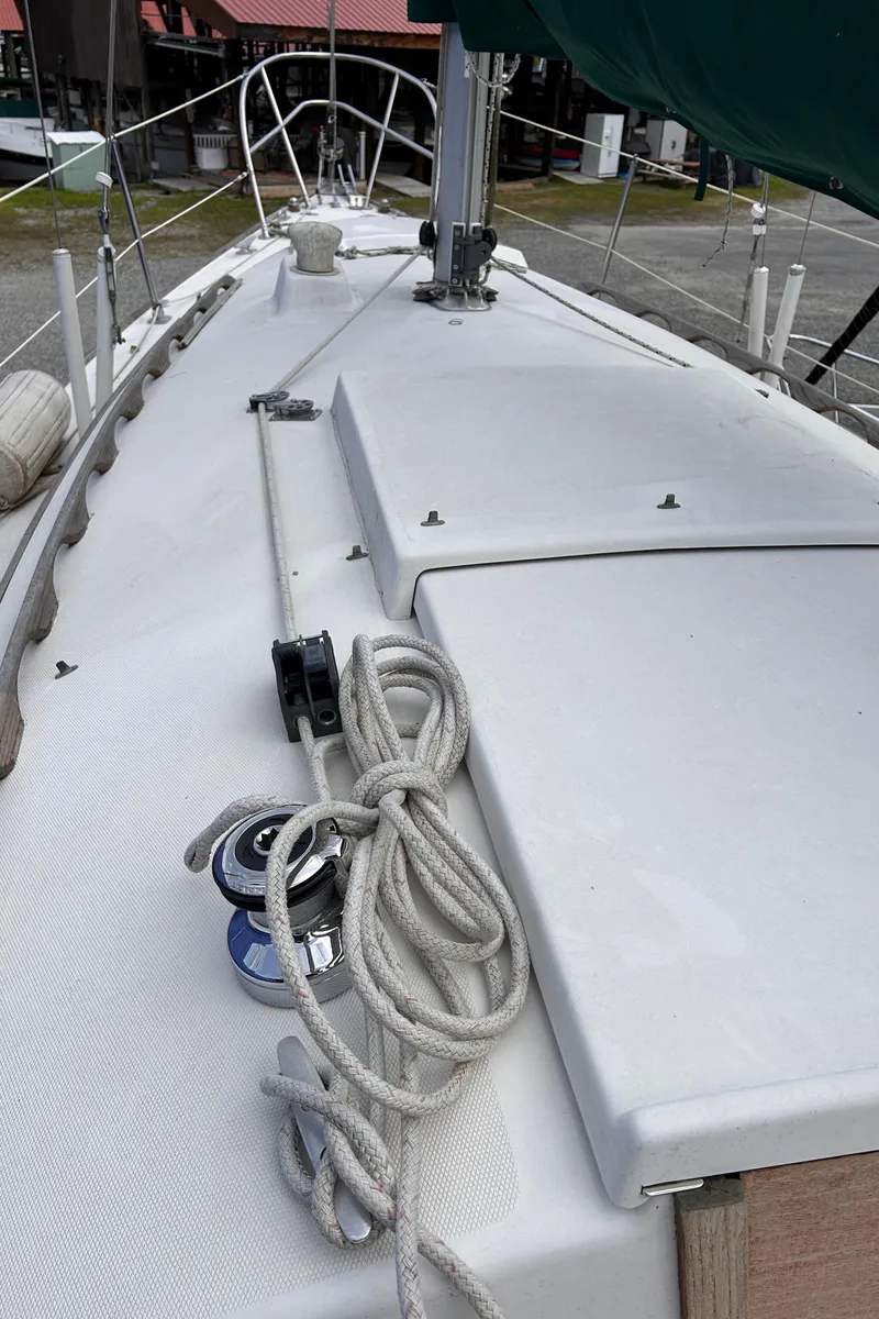 Slide: The Image of 1979 Sabre 28-2 sailboat deck with rigging and winch. - 19