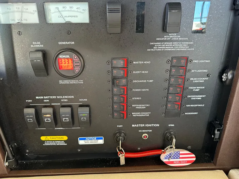 Slide: The Image of Das Bild zeigt das Steuerpanel einer Sea Ray Sundancer 400 aus dem Jahr 2017. - 41