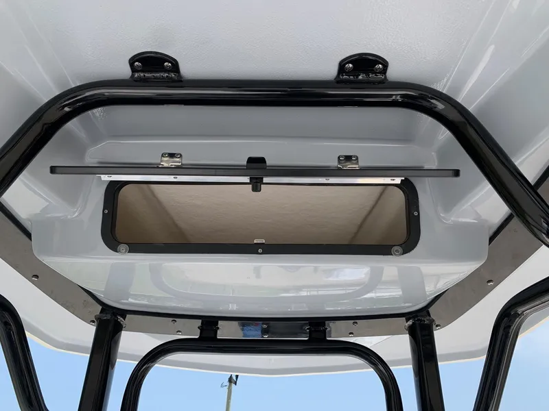 Slide: The Image of Robalo 226 Cayman Alloy Gray 2024 - 15