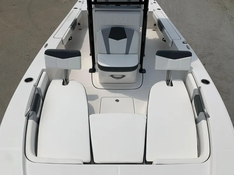 Slide: The Image of Robalo 226 Cayman Alloy Gray 2024 - 6