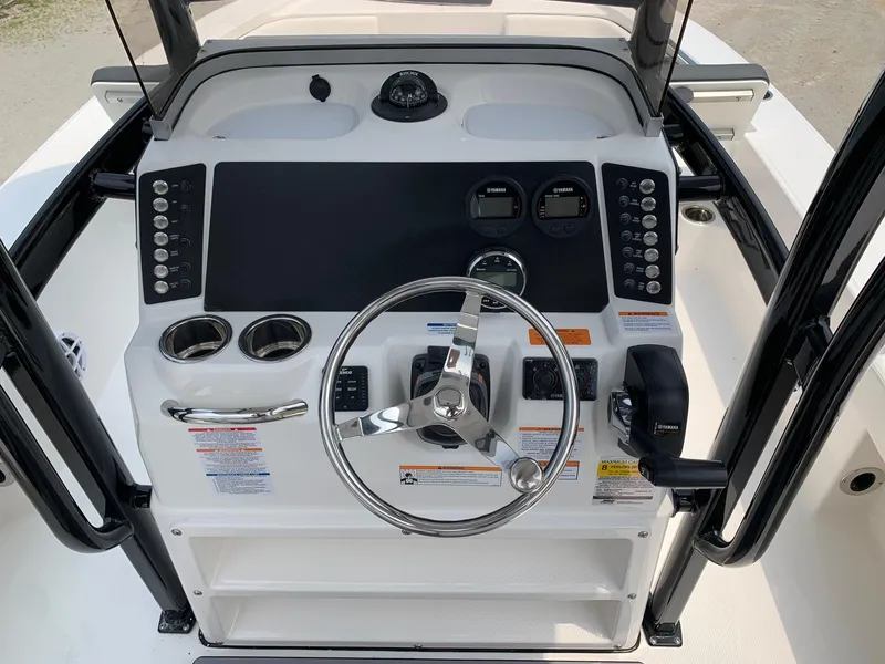 Slide: The Image of Robalo 226 Cayman Alloy Gray 2024 - 14