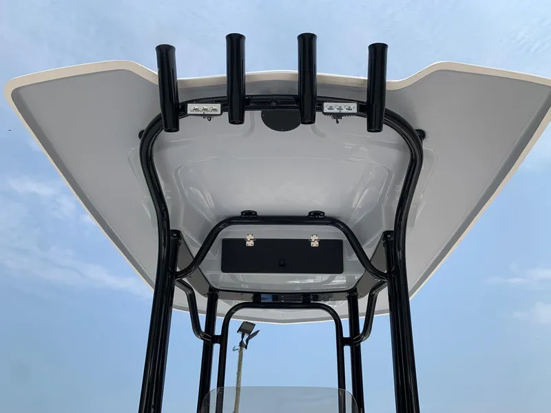 Slide: The Image of Robalo 226 Cayman Alloy Gray 2024 - 21