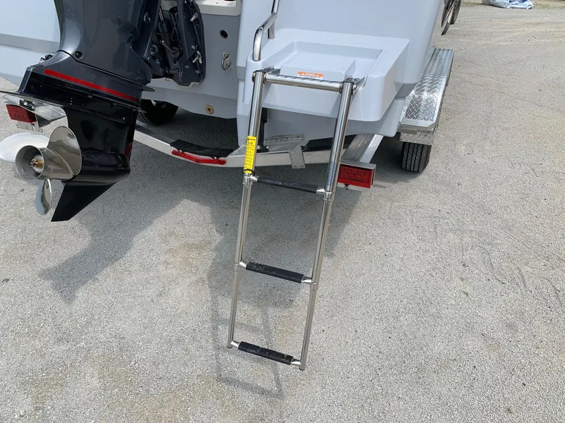 Slide: The Image of Robalo 226 Cayman Alloy Gray 2024 - 4