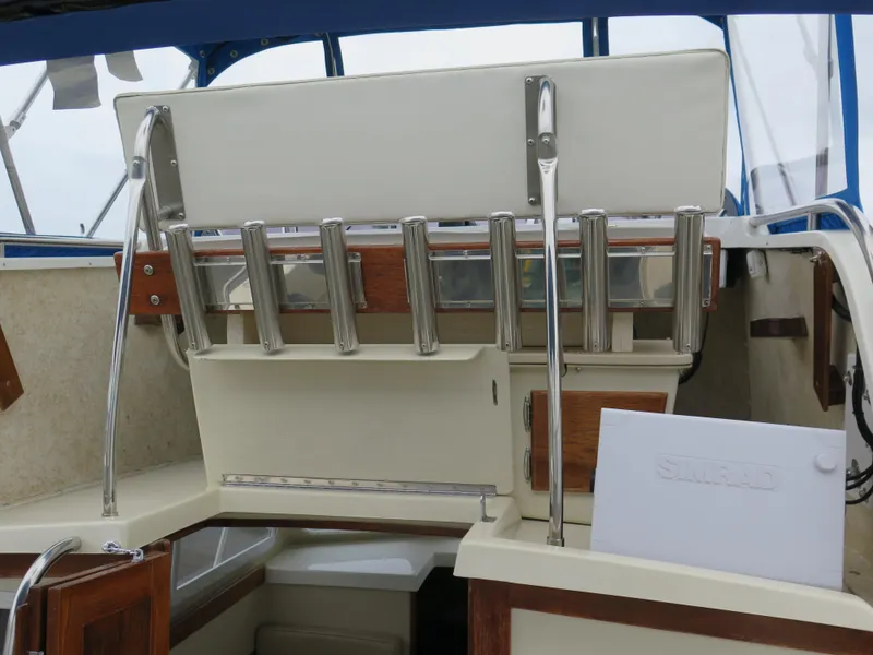 Slide: The Image of 1988 Blackman 26 Billfisher boat interior with rod holders and seating. - 28