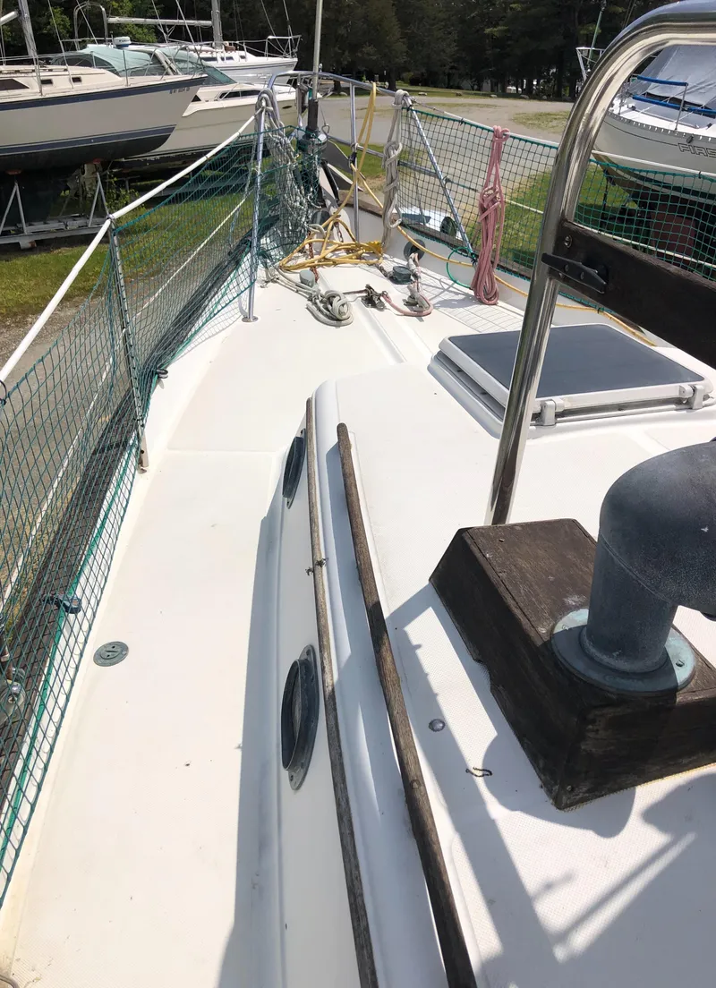Slide: The Image of 1986 Pacific Seacraft Crealock 34 sailboat deck with railing and rigging. - 14