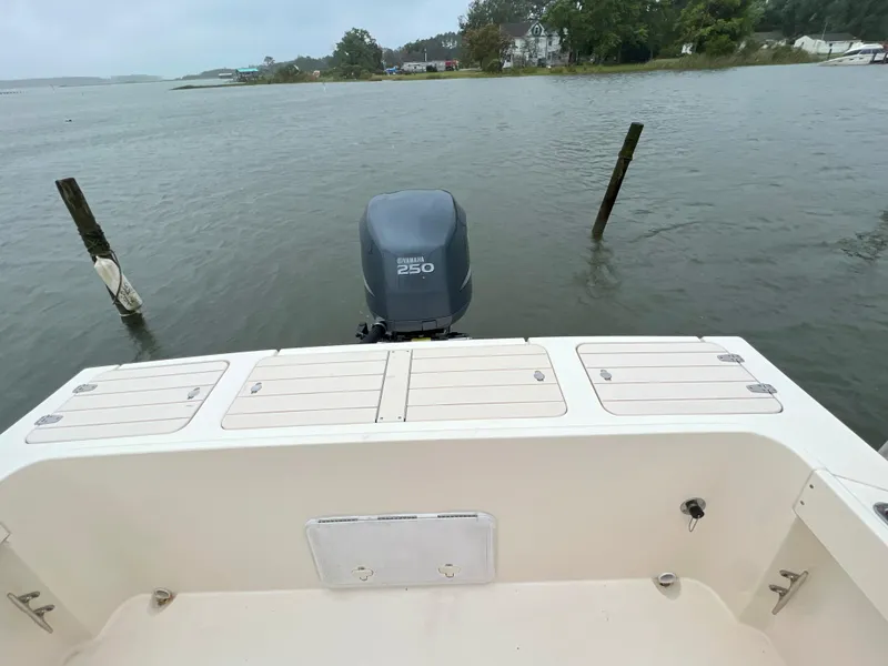 Slide: The Image of 2006 Parker 2310 Walkaround boat with Yamaha 250 engine on calm water. - 5