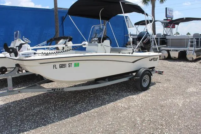 Slide: The Image of 2021 Mako Pro Skiff 15 CC on trailer, side view. - 10