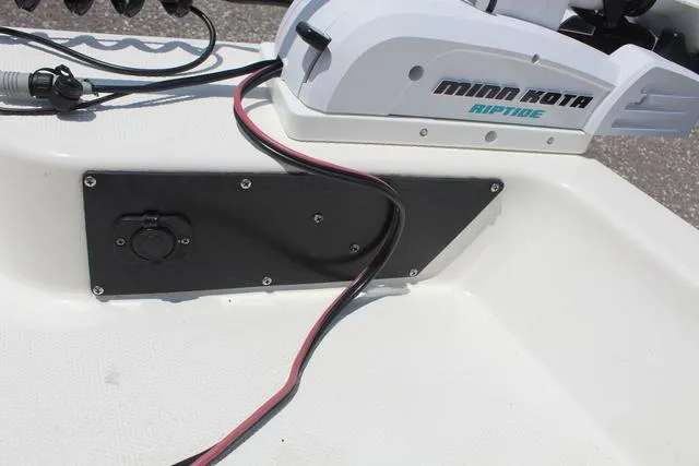Slide: The Image of Minn Kota Riptide on Mako Pro Skiff 15 CC, 2021 model. - 14