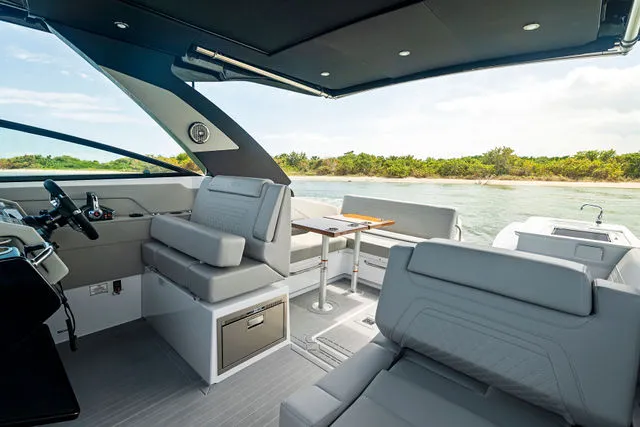 Slide: The Image of Cruisers 34 GLS 2025 - 41